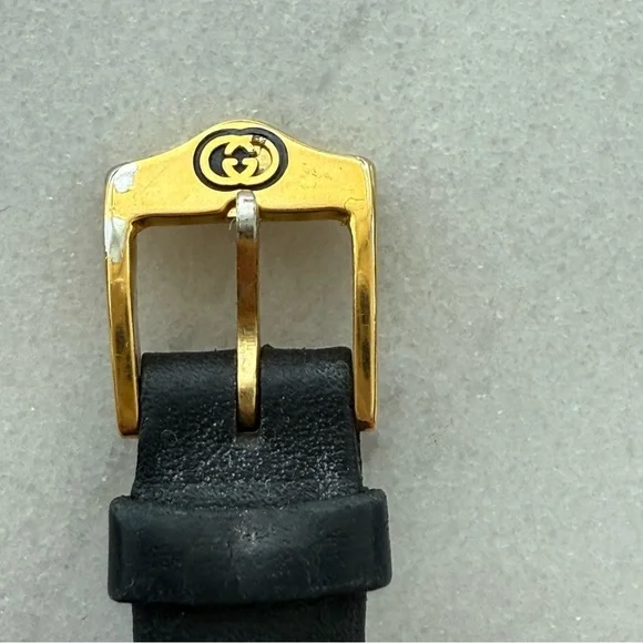 Gucci Vintage 1995 Gold and Black Leather Watch - Picture 11 of 13